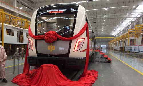 鄭州造”首列地鐵列車(chē)下線(xiàn) 加快明泰鋁業(yè)產(chǎn)業(yè)轉(zhuǎn)型升級(jí)